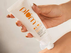 Plum Chamomile & White Tea Sheer Matte Day Cream Sunscreen SPF 50 PA+++ ( 60 ML )